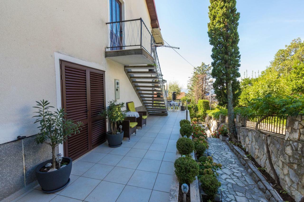 Apartments Hinic Selce Exteriör bild